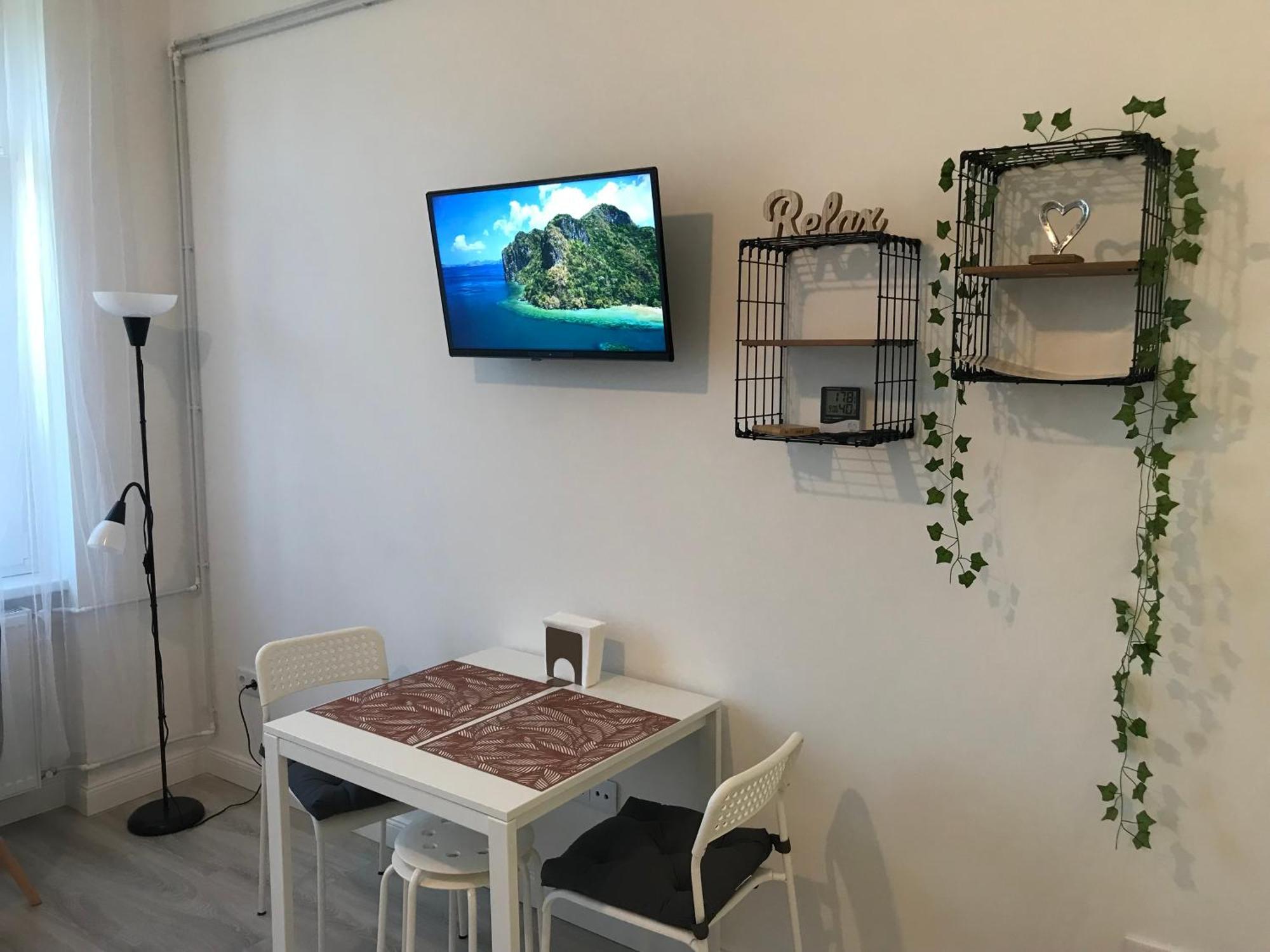 A Lovley Newly Decorated Fully Equipped Walking Distance To The Park Where Will Find The World Famous Szechenyi Thermal Bath Spa, Museums , And The Capital Circus , Ac, Smart Tv, High Speed Internet Appartement Budapest