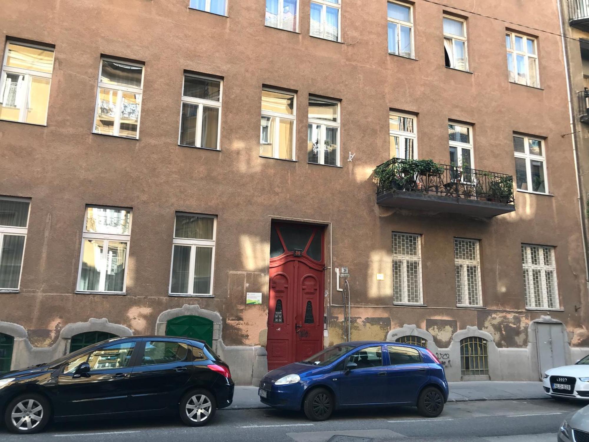 Апартаменты A Lovley Newly Decorated Fully Equipped Walking Distance To The Park Where Will Find The World Famous Szechenyi Thermal Bath Spa, Museums , And The Capital Circus , Ac, Smart Tv, High Speed Internet Будапешт