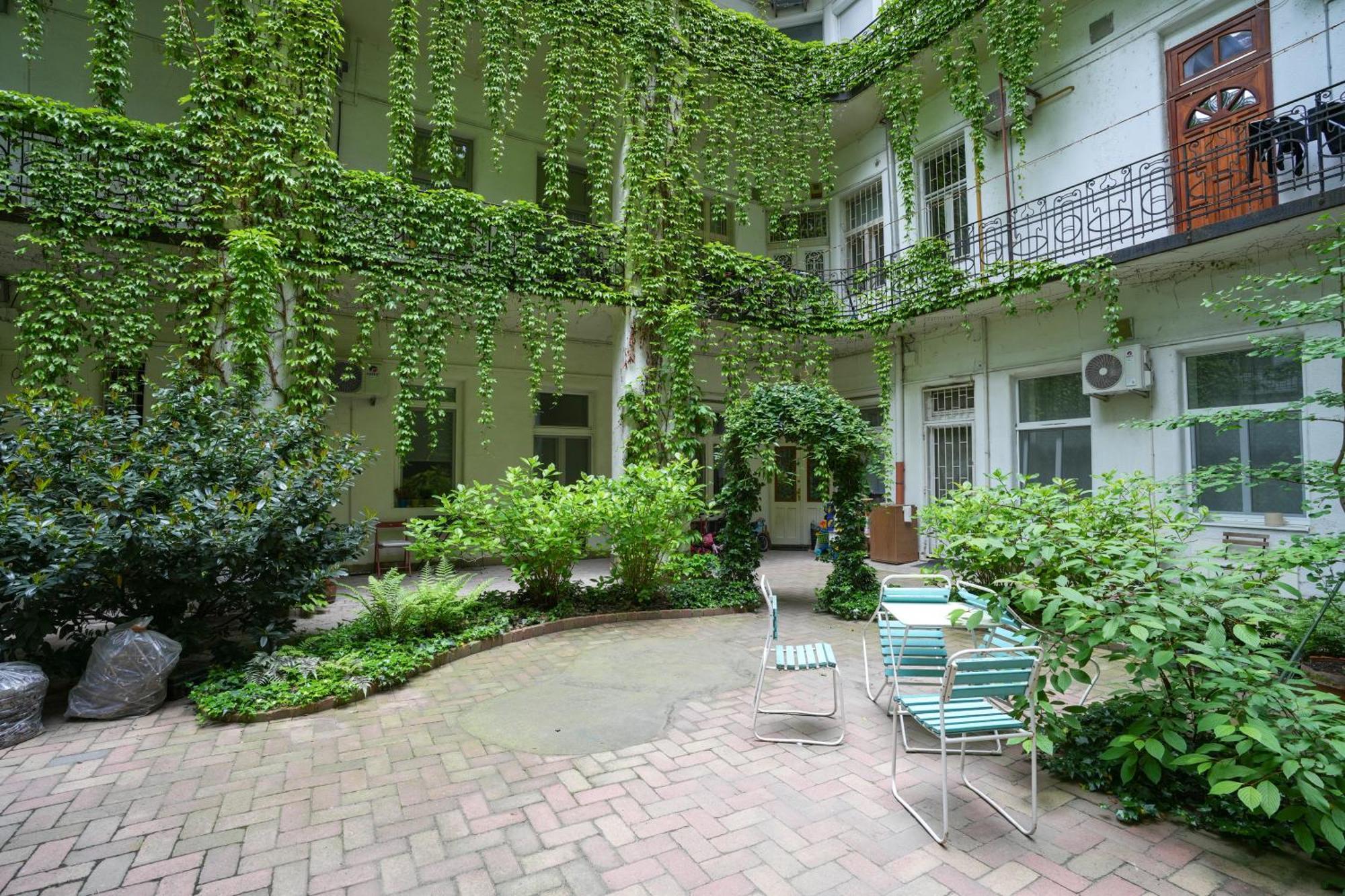 A Lovley Newly Decorated Fully Equipped Walking Distance To The Park Where Will Find The World Famous Szechenyi Thermal Bath Spa, Museums , And The Capital Circus , Ac, Smart Tv, High Speed Internet Апартаменты *