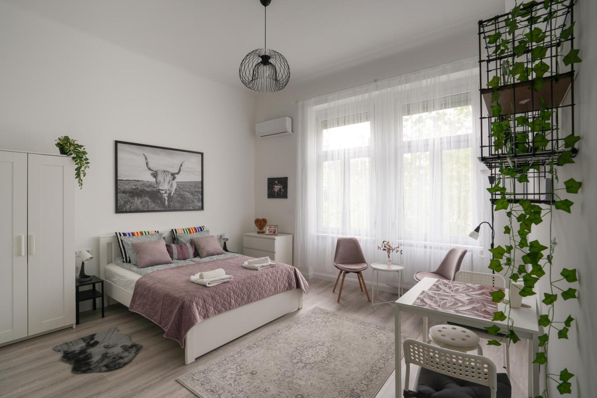 A Lovley Newly Decorated Fully Equipped Walking Distance To The Park Where Will Find The World Famous Szechenyi Thermal Bath Spa, Museums , And The Capital Circus , Ac, Smart Tv, High Speed Internet Апартаменты