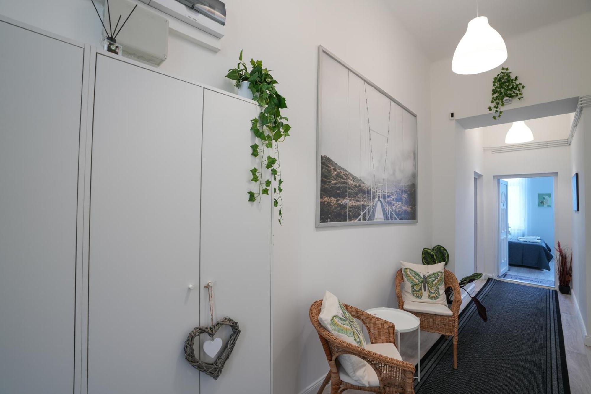 A Lovley Newly Decorated Fully Equipped Walking Distance To The Park Where Will Find The World Famous Szechenyi Thermal Bath Spa, Museums , And The Capital Circus , Ac, Smart Tv, High Speed Internet Апартаменты *